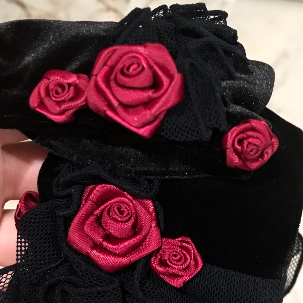 Sinister Gothic Vamp Arm Warmers - Picture 5 of 6